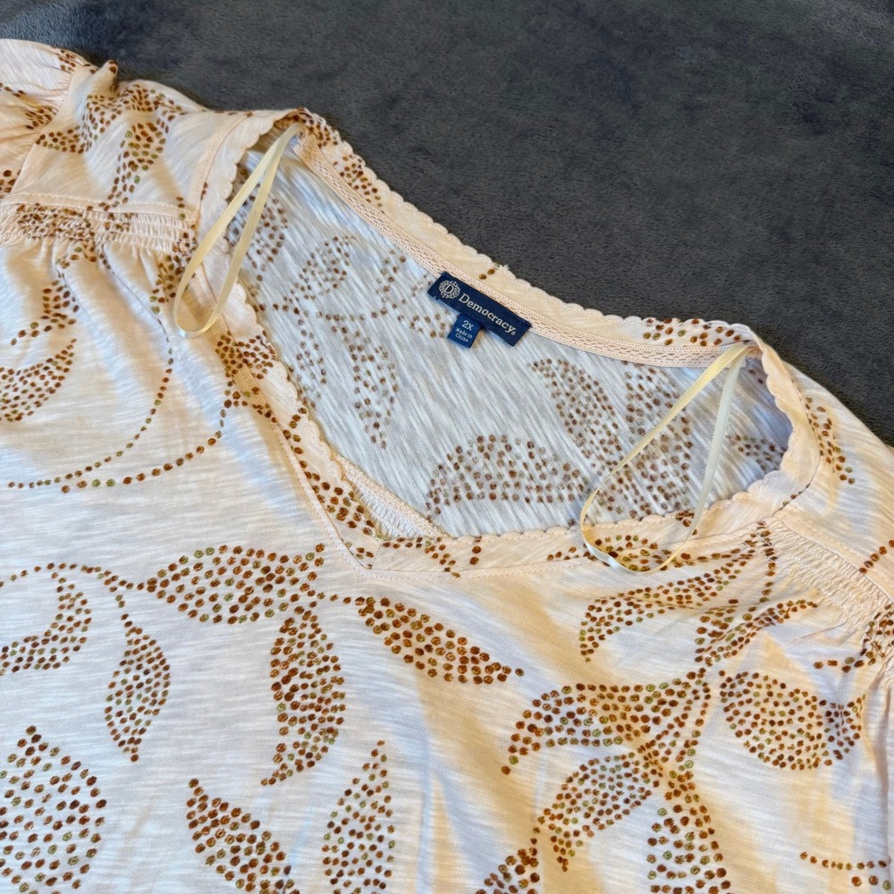 Democracy Blouse Womens 2X White Floral Smocked Boho Lightweight Top NWT